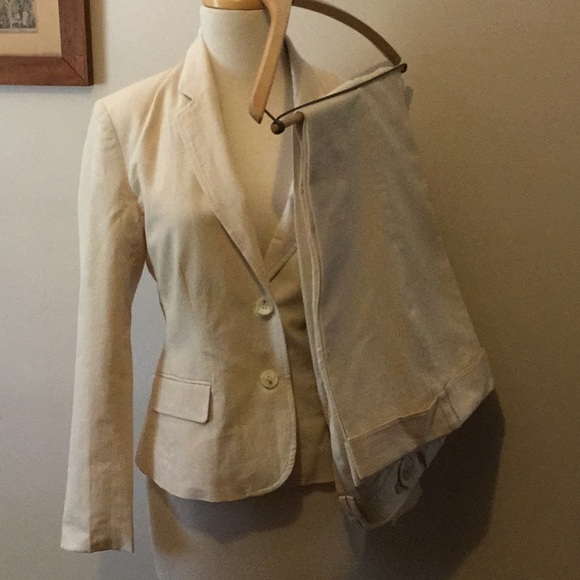 Banana Republic Linen Suit - Picture 2 of 6